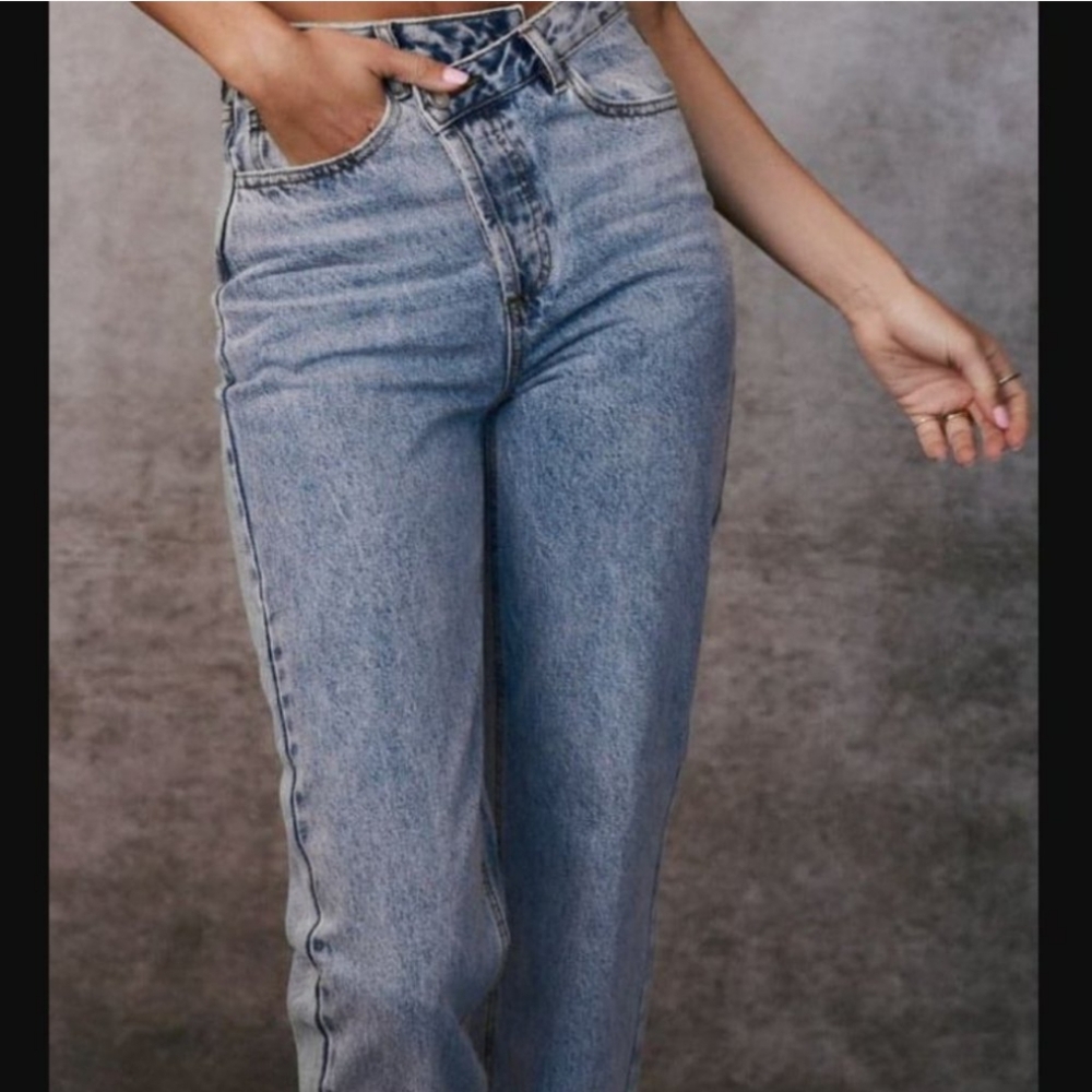 NEW 12th Tribe Dylan Asymmetrical Light Jeans - Picture 4 of 9